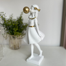 escultura em resina branca menina com detalhes dourado 71109 charm decor b