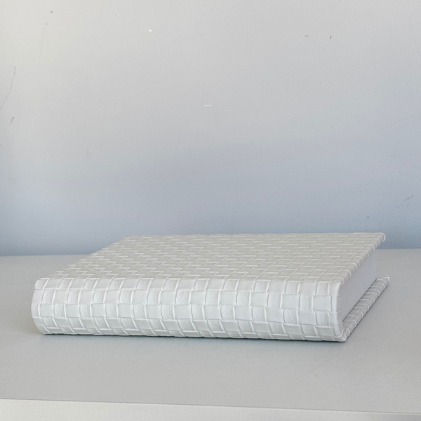 livro caixa em mdf com revestimento em pu off white 20x14 5x3 5cm 17924 charm decor b